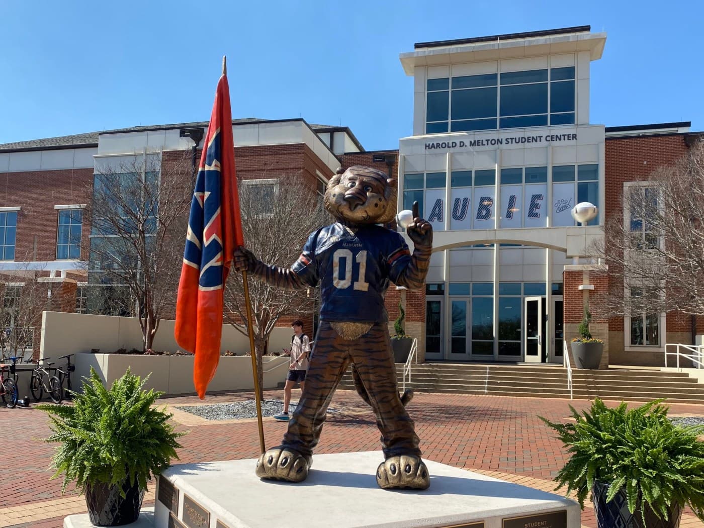 Aubie Statue