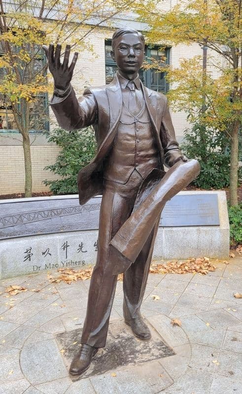 Dr. Mao Yisheng Statue